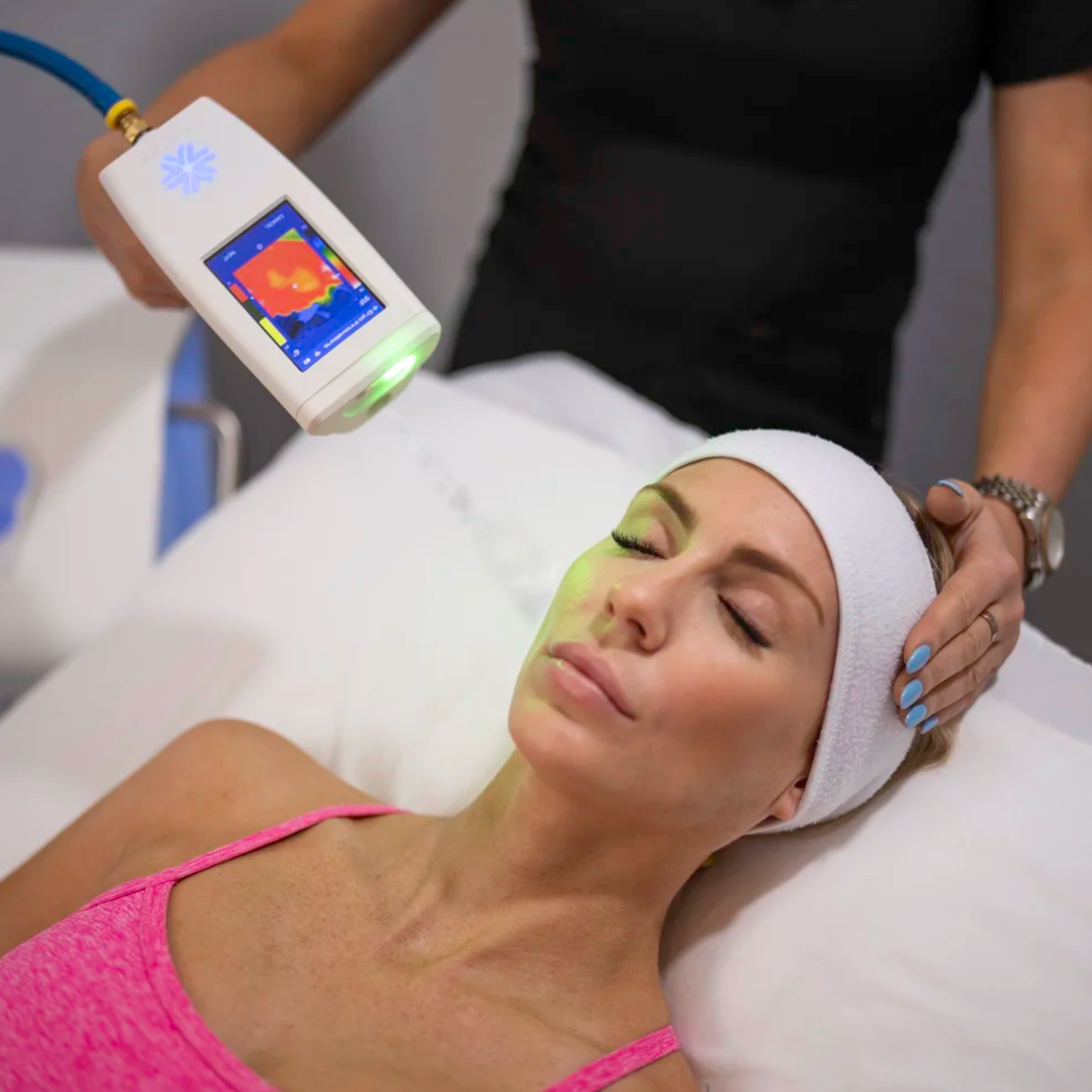 Someone using the Cryo XR ISO on someone elses face